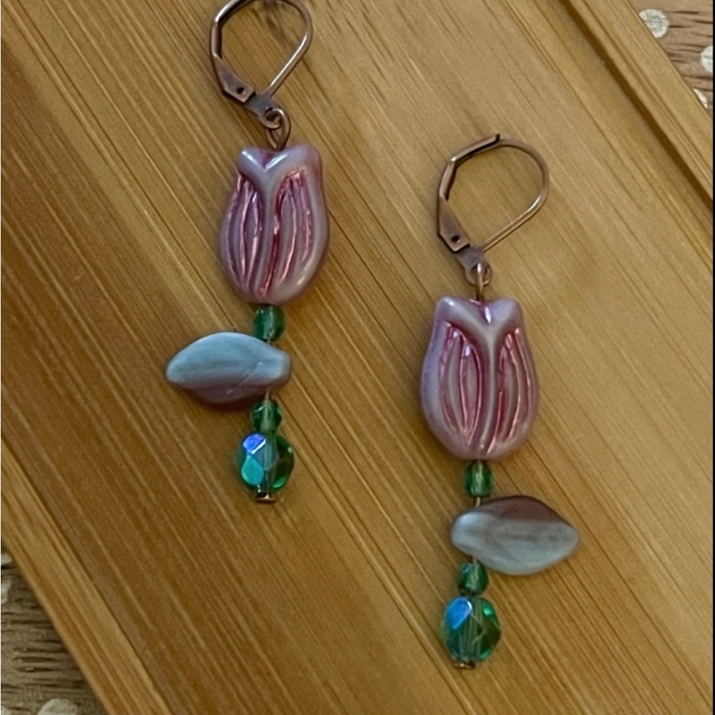 New Lovely Czech Light Purple Tulip Earrings With Lever Back Hooks